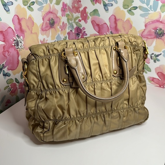💯Authentic Prada Beige Tessuto Gaufre Ruched Shoulder Handbag🍀 - Picture 6 of 15